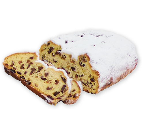 Ein Stueck Stollenbrot mit Puderzucker bedeckt, zwei Scheiben abgeschnitten, auf weissem Hintergrund.