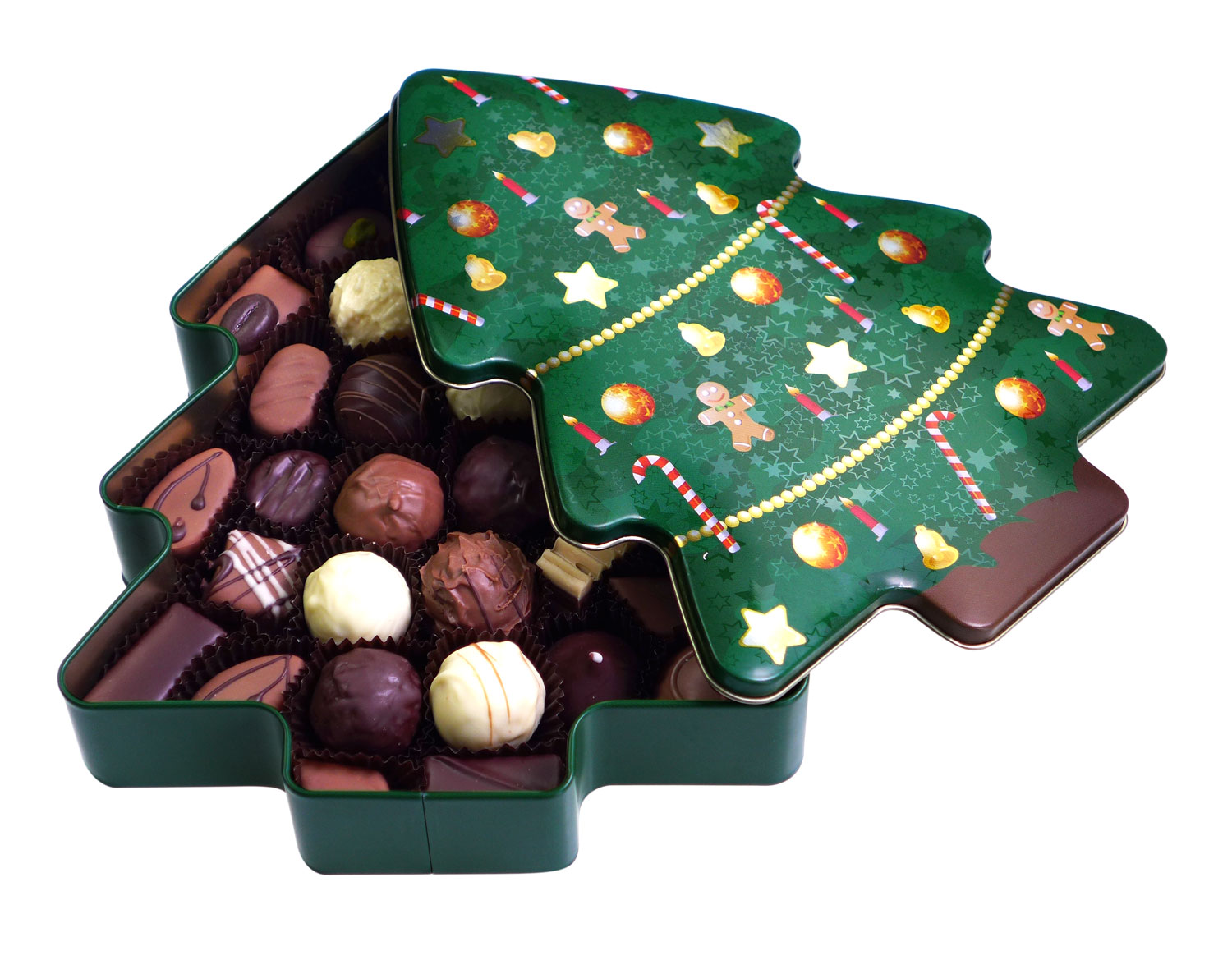 Saisonmischung-Dose Baumfoermige Dose mit Weihnachtsmotiven haelt assortierte Pralinen, teilweise geoeffnet.