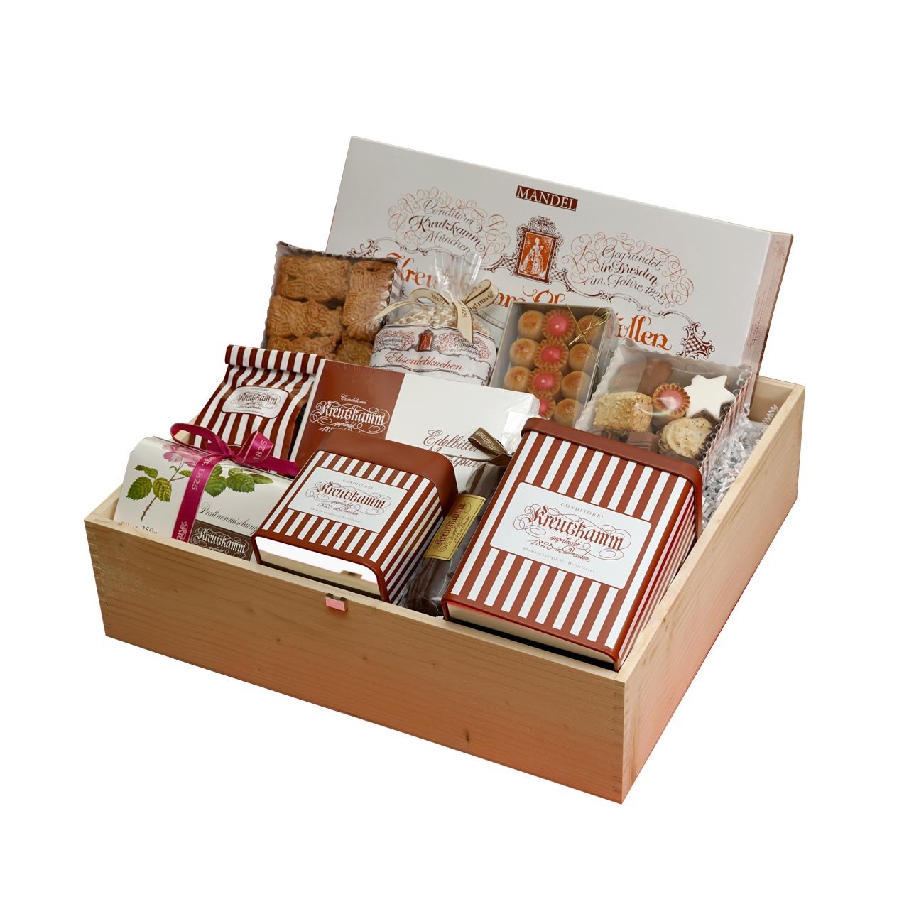Holzkiste mit verschiedenen Backwaren und suessen Leckereien von Backhaus Kreutzkamm.