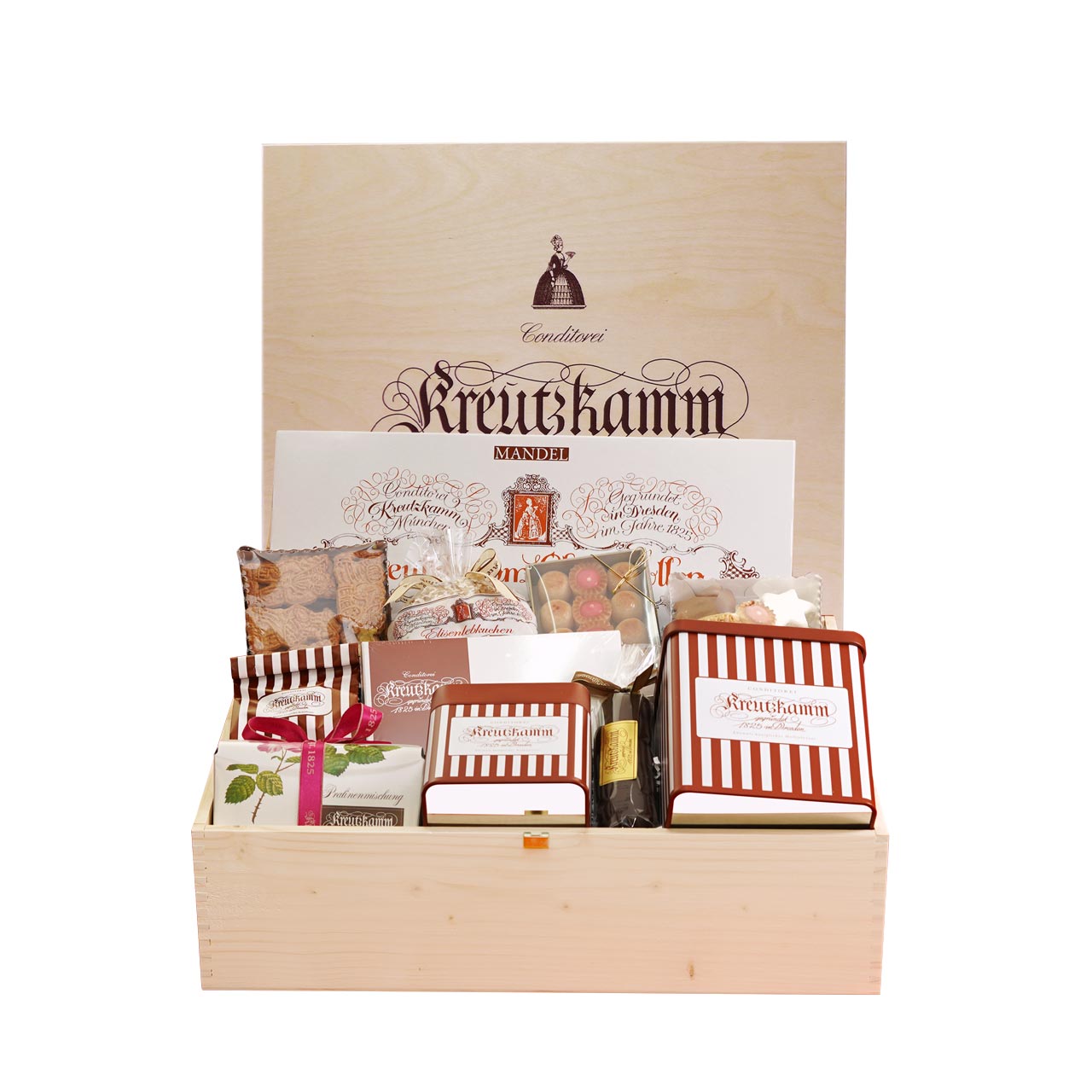 Geschenkpacket-Holzmt7DpuXIC9GMj Geschenkbox mit der Aufschrift "Kreutzkamm" auf Verpackungen, gefuellt mit Suessigkeiten.