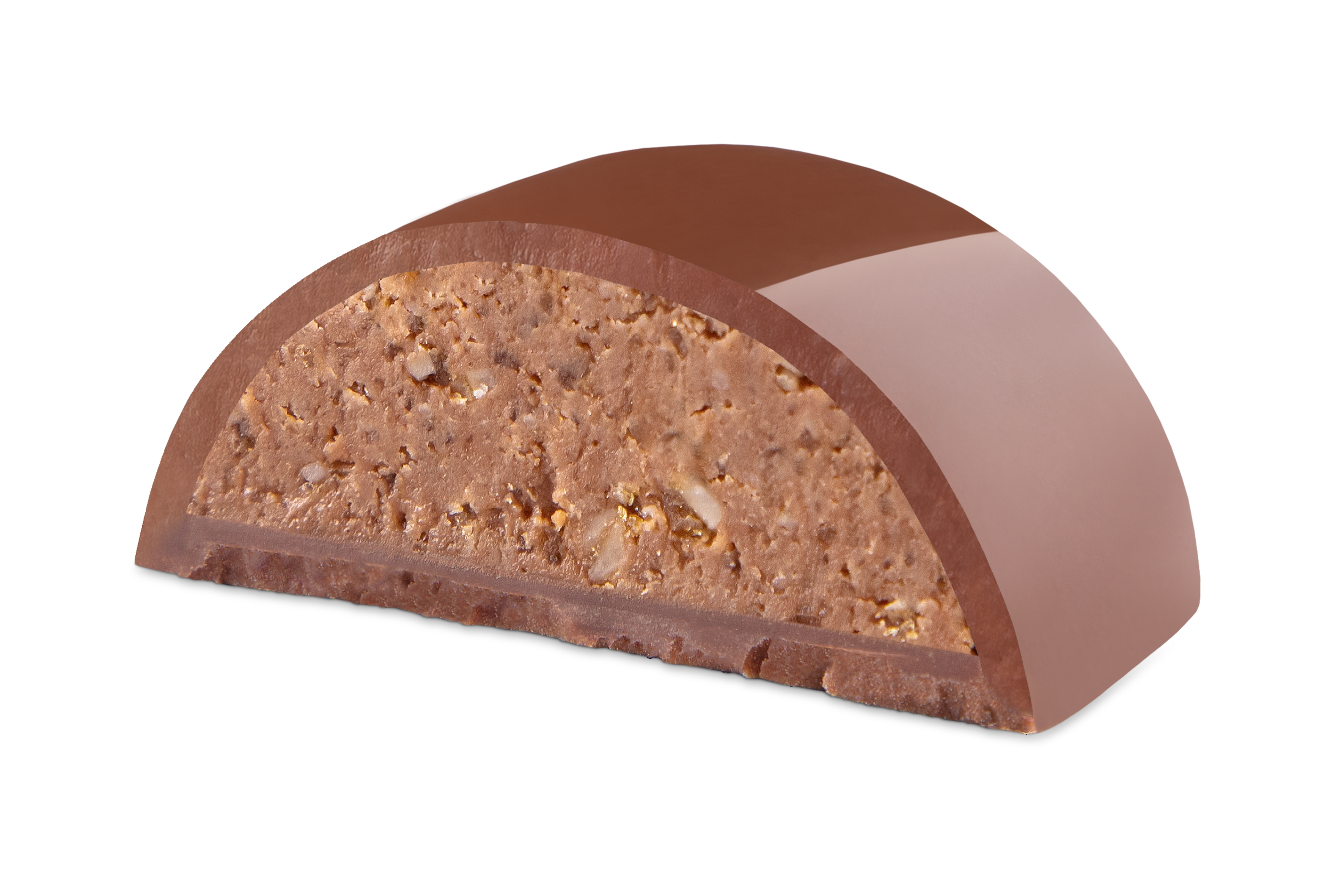Halbmondfoermige Praline mit knuspriger Fuellung, Schokoladenhuelle, vor schwarzem Hintergrund.