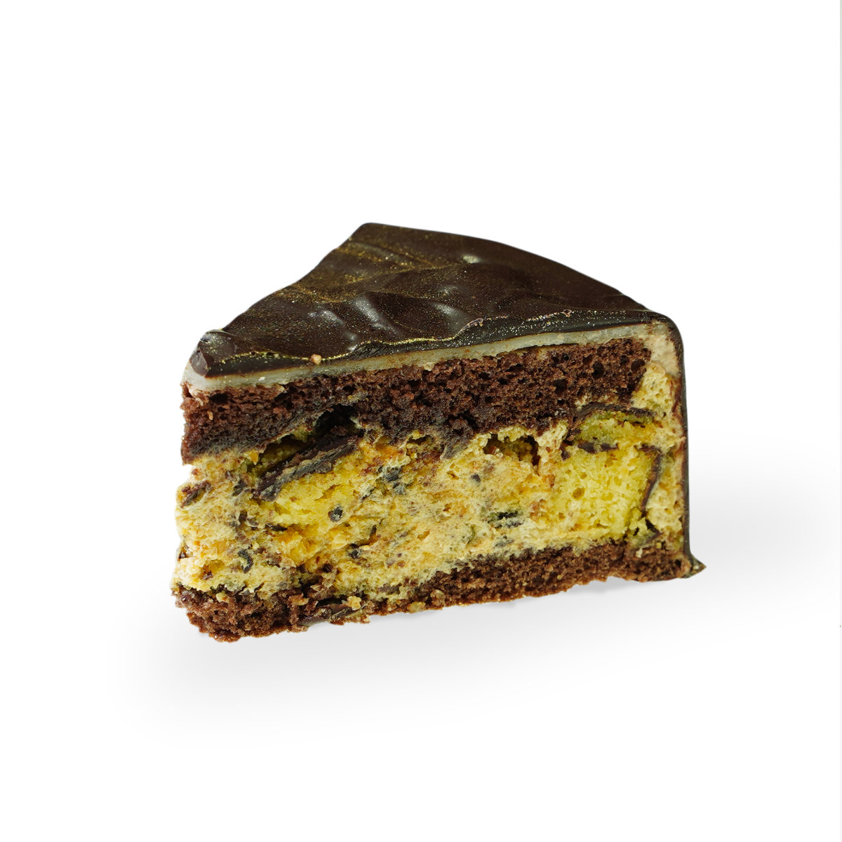 Torte-St-ck-Netz Stueck Schokoladenkuchen mit Sahnefuellung auf weissem Hintergrund ohne weiteren Text.