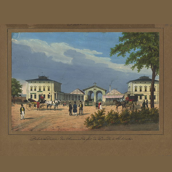 Gebaeude, Menschen in Kutschen vor zwei weissen Gebaeuden und einem Tor. Text: "Debarcadere du chemin de fer de L'Ouest a Paris."